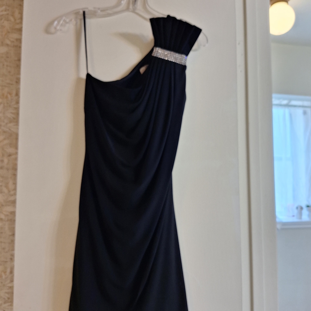 Sophisticated One-Shoulder Black Dress